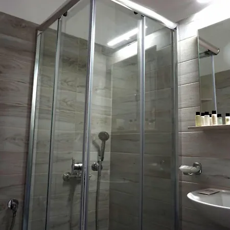 Liprando Szálloda Náusza